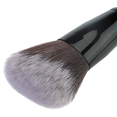 MB-134 Скошений пензлик для рум’ян та контурингу maXmaR