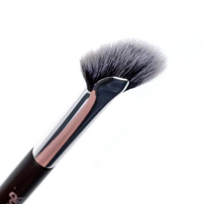 MB-255 Пензлик для нанесення і розтушовки розсипчатих тіней Японка