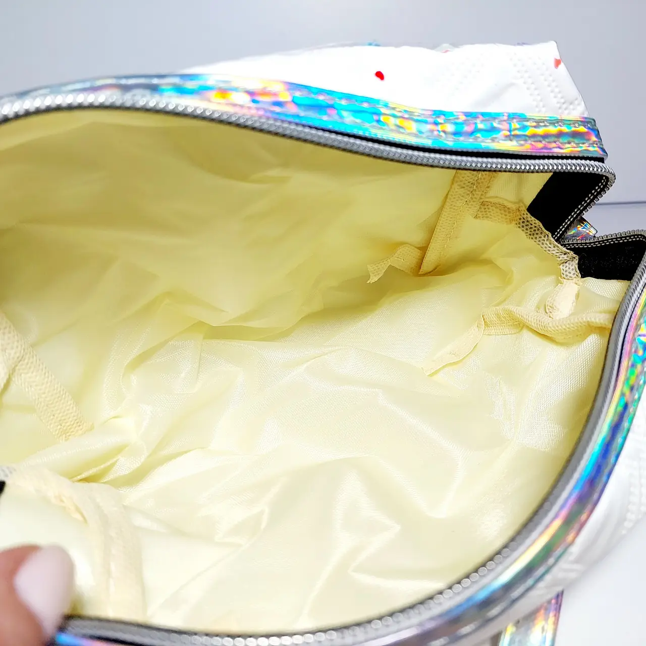 Косметичка жін форма бочечка 1-0516